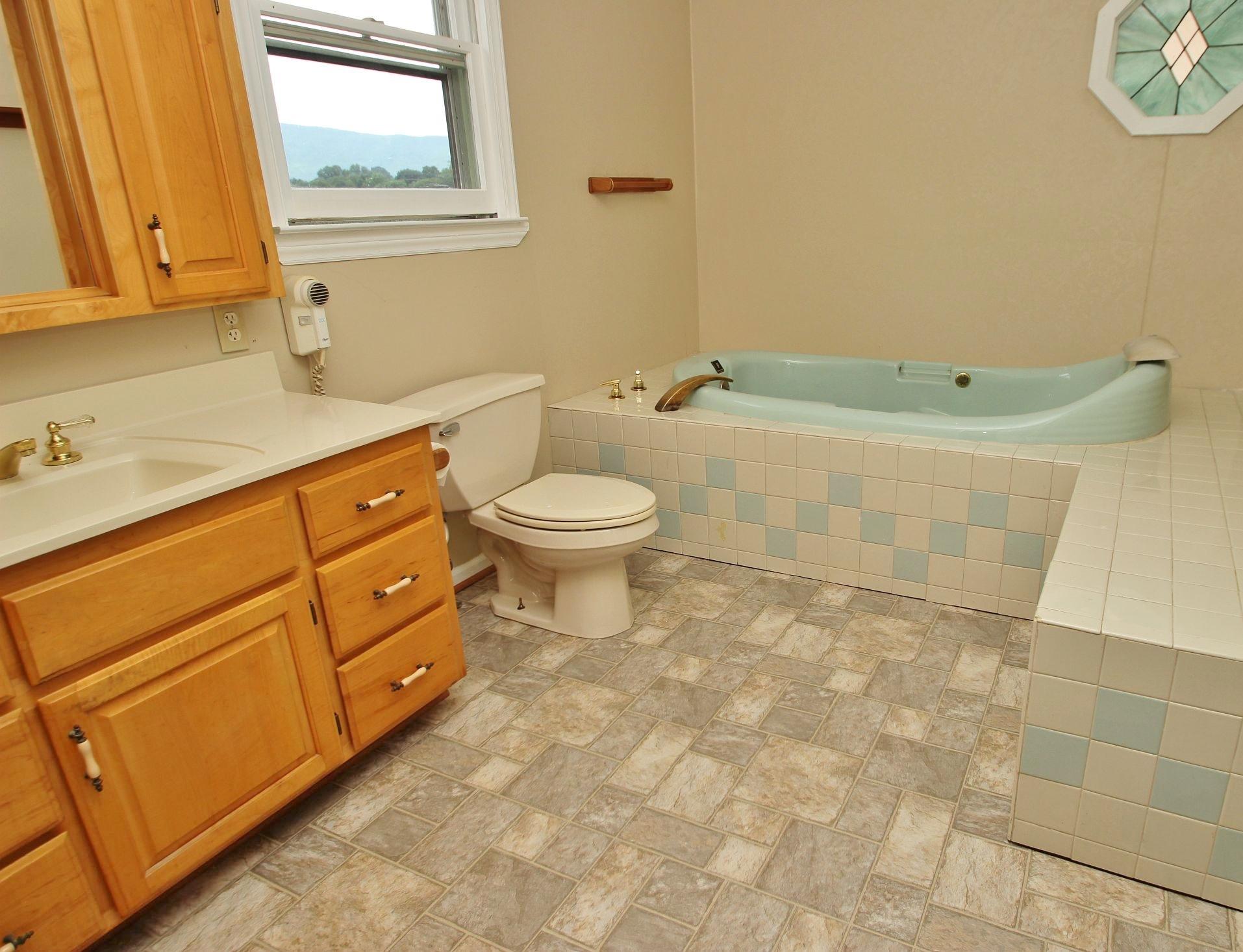 414 Boxley Road Roanoke, VA 24019 - Photo 24 of 45 img_7219