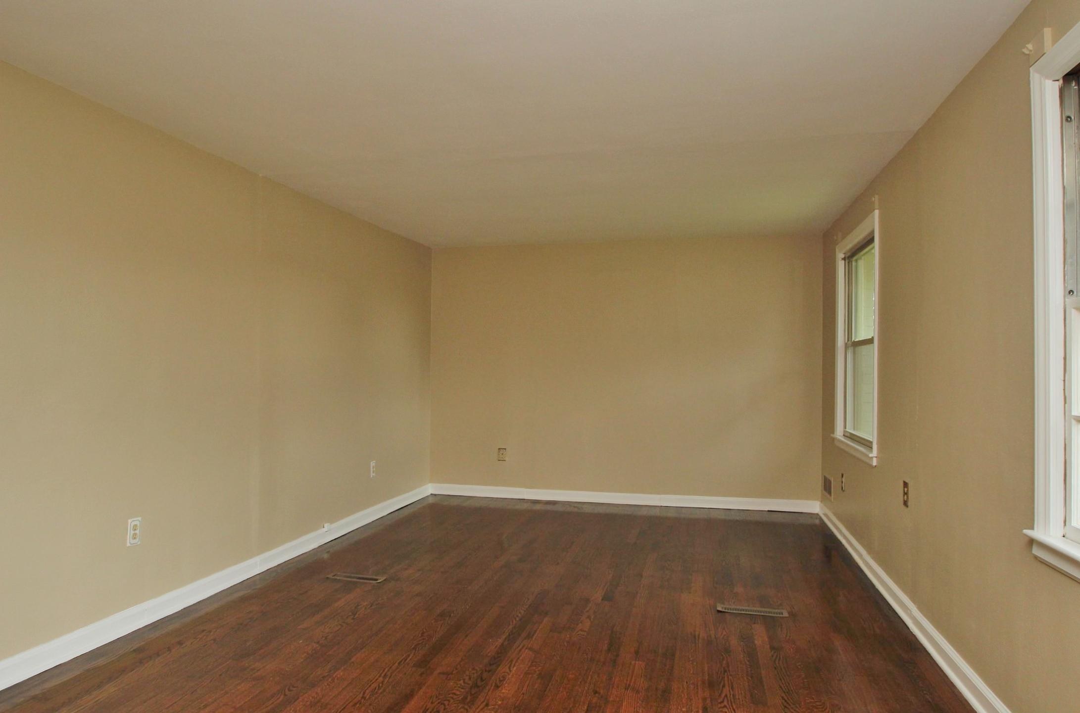 414 Boxley Road Roanoke, VA 24019 - Photo 5 of 45 img_7178