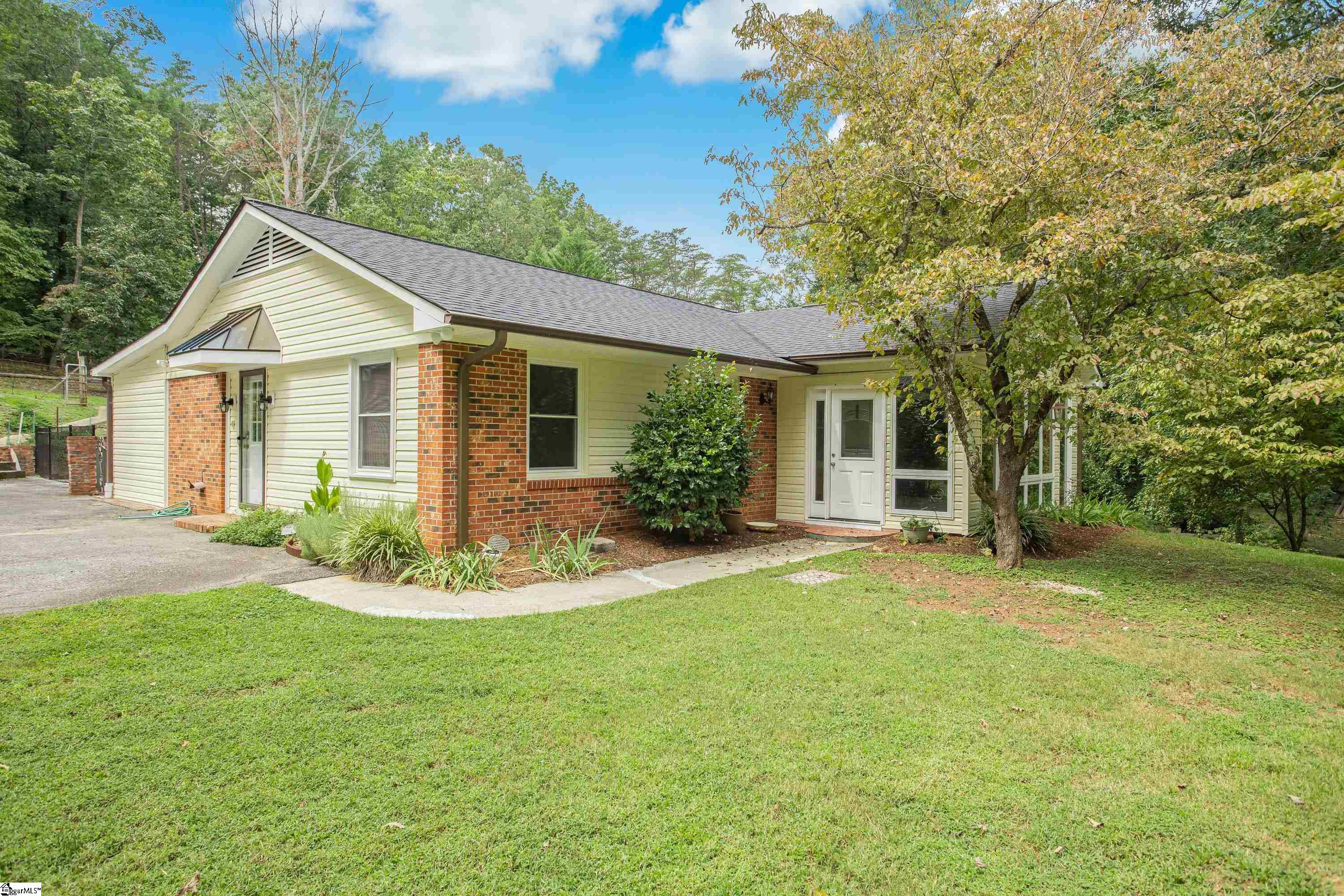 101 State Rd S-42-3274 Landrum, SC 29356 - Photo 1 of 33