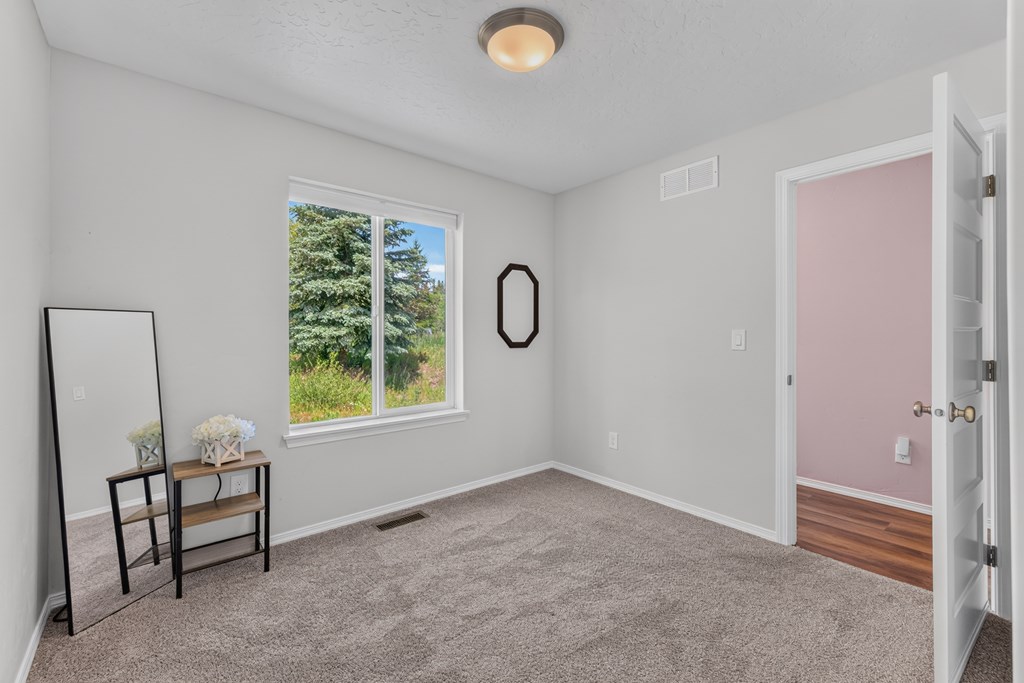 1023 Kaitlyn Loop McCall, ID 83638 - Photo 24 of 38 Guest bedroom #1
