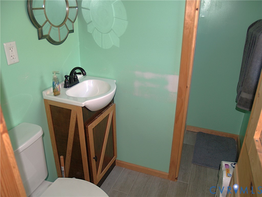 8020 Foxwell Road Providence Forge, VA 23140 - Photo 10 of 15 a bathroom with sink and toilet