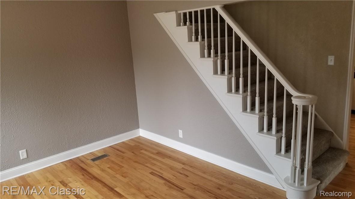 322 Roth Boulevard Clawson, MI 48017 - Photo 11 of 41 9.jpg