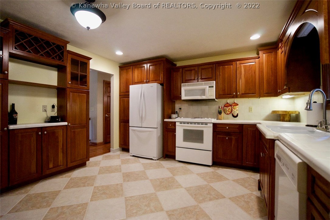 761 Lower Donnally Road Charleston, WV 25304 - Photo 9 of 30 Gallery Image 9