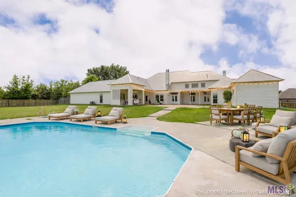 $820,000 | 25640 4-H Club Road, Denham Springs, LA 70726