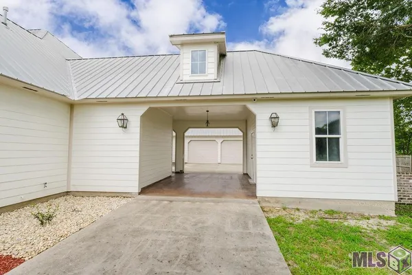 $820,000 | 25640 4-H Club Road, Denham Springs, LA 70726