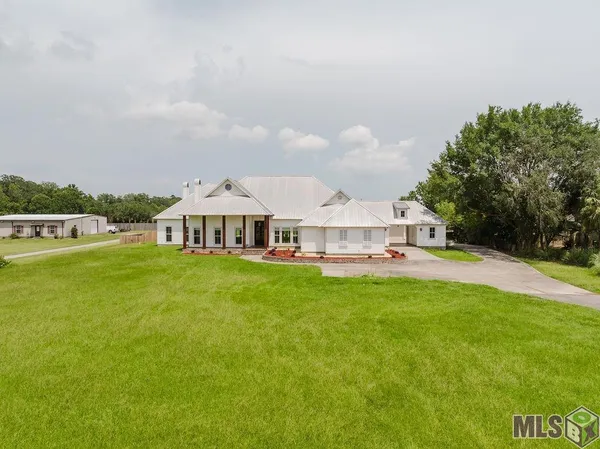 $820,000 | 25640 4-H Club Road, Denham Springs, LA 70726