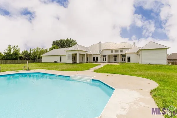 $835,000 | 25640 4-H Club Road, Denham Springs, LA 70726