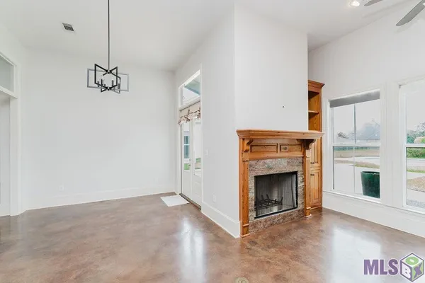 $820,000 | 25640 4-H Club Road, Denham Springs, LA 70726