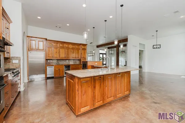 $820,000 | 25640 4-H Club Road, Denham Springs, LA 70726