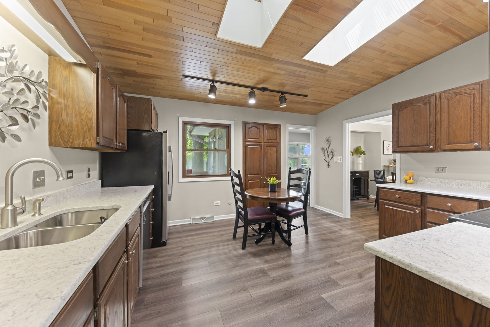 403 West Harding Road Lombard, IL 60148 - Photo 8 of 33