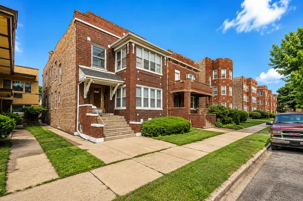 $250,000 | 11221 South King Drive, Chicago, IL 60628