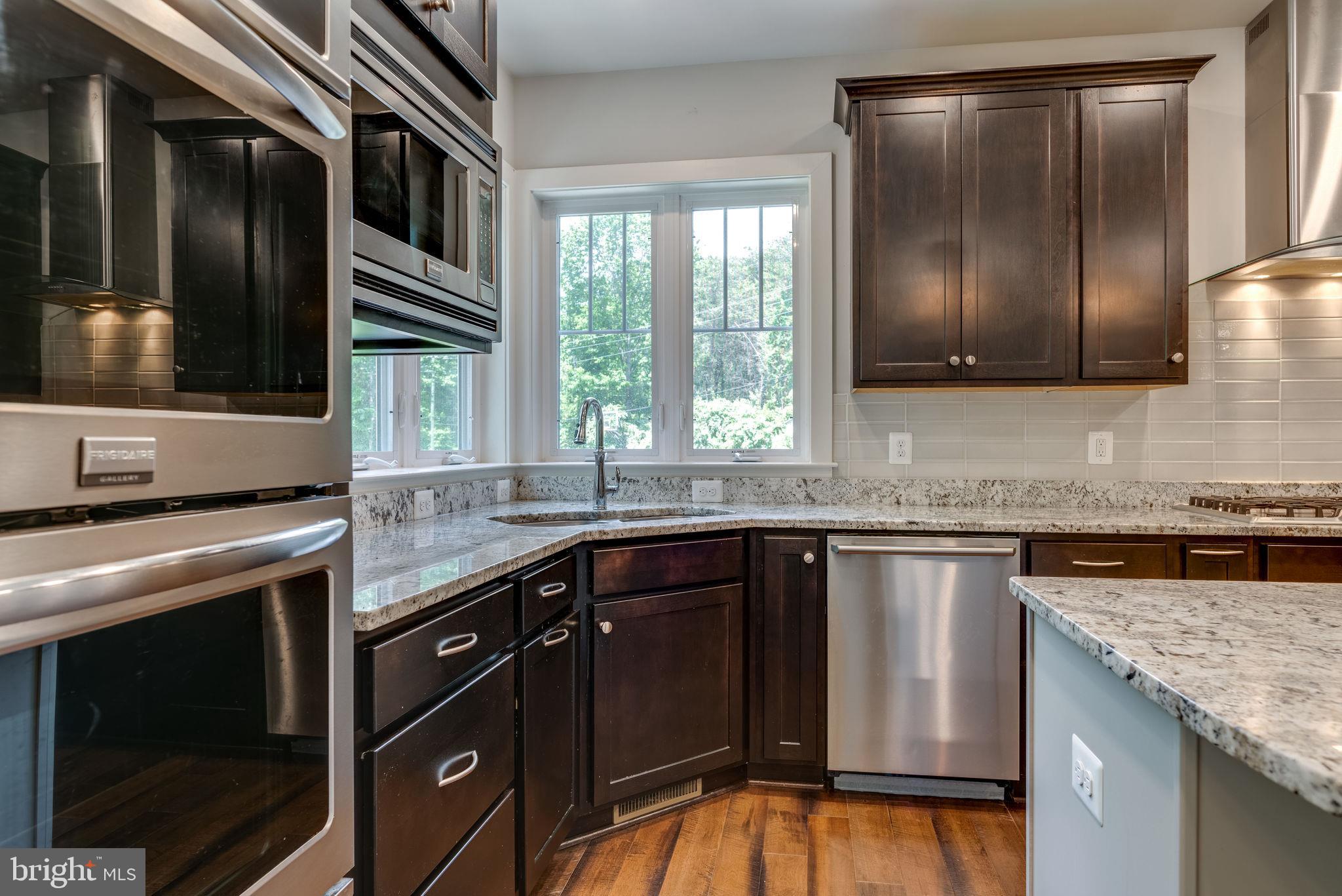 14524 Lightner Road Haymarket, VA 20169 - Photo 15 of 78 Granite Countertops & Stainless Steel Appliances