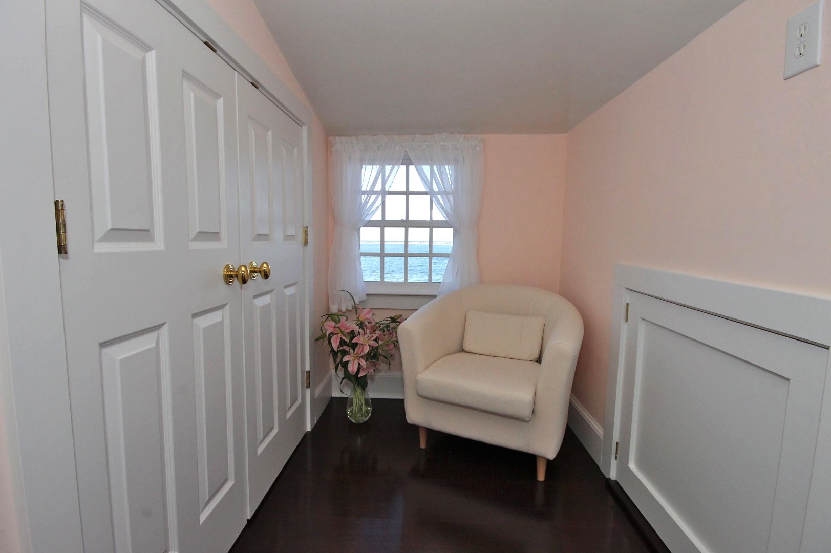 9 Fowler Avenue Edgartown, MA 02539 - Photo 23 of 28 a bedroom with a bed and a window