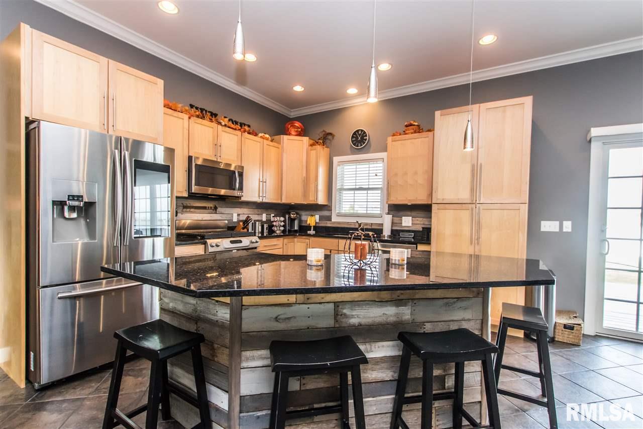 1517 Santa Fe Road Washington, IL 61571 - Photo 8 of 35 Gallery Image 8
