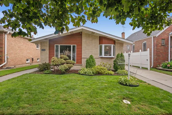 $289,000 | 13041 South Muskegon Avenue, Chicago, IL 60633