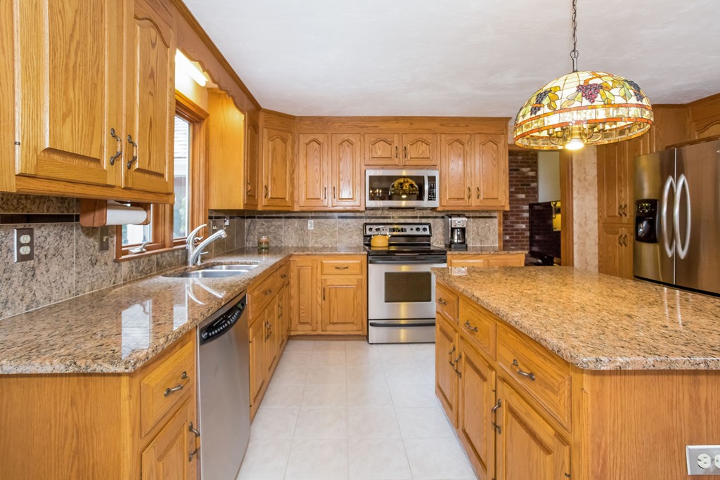 21 Ridge Road Norfolk, MA 02056 - Photo 7 of 30 Gallery Image 7
