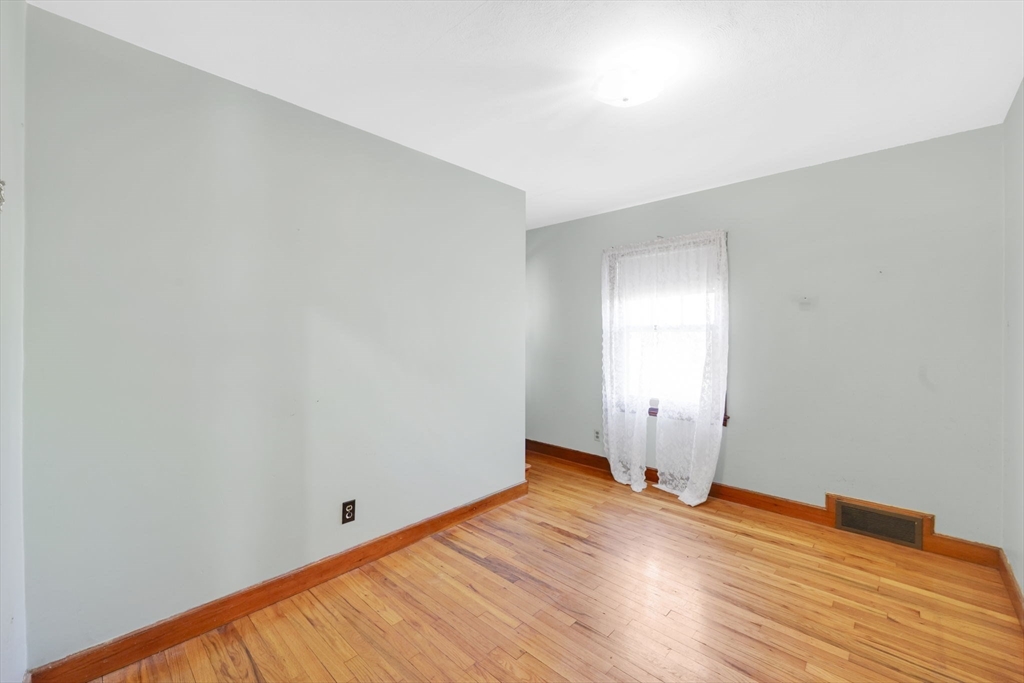 95 Kingsley Street Springfield, MA 01104 - Photo 18 of 29