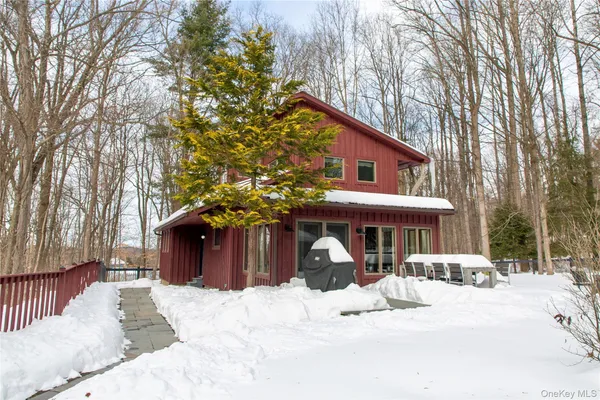 $849,000 | 37 Williams Road, Red Hook, NY 12571