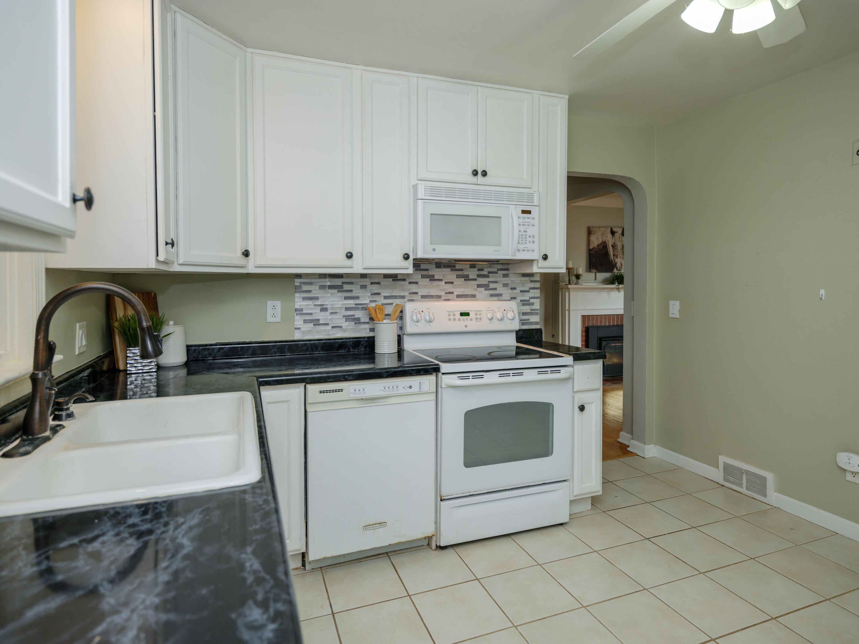 1921 Banbury Road Kalamazoo, MI 49001 - Photo 11 of 24 1921 Banbury Rd-111