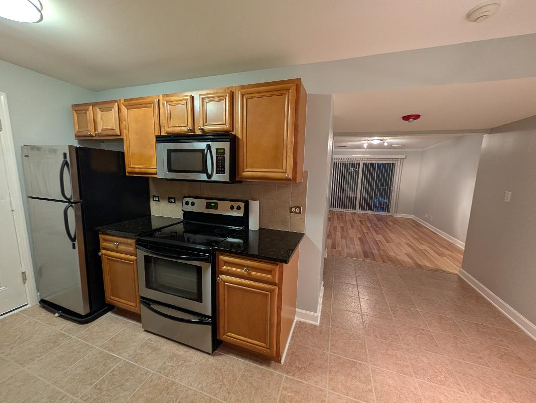 10620 Brooks Lane, Unit B8 Chicago Ridge, IL 60415 - Photo 3 of 14