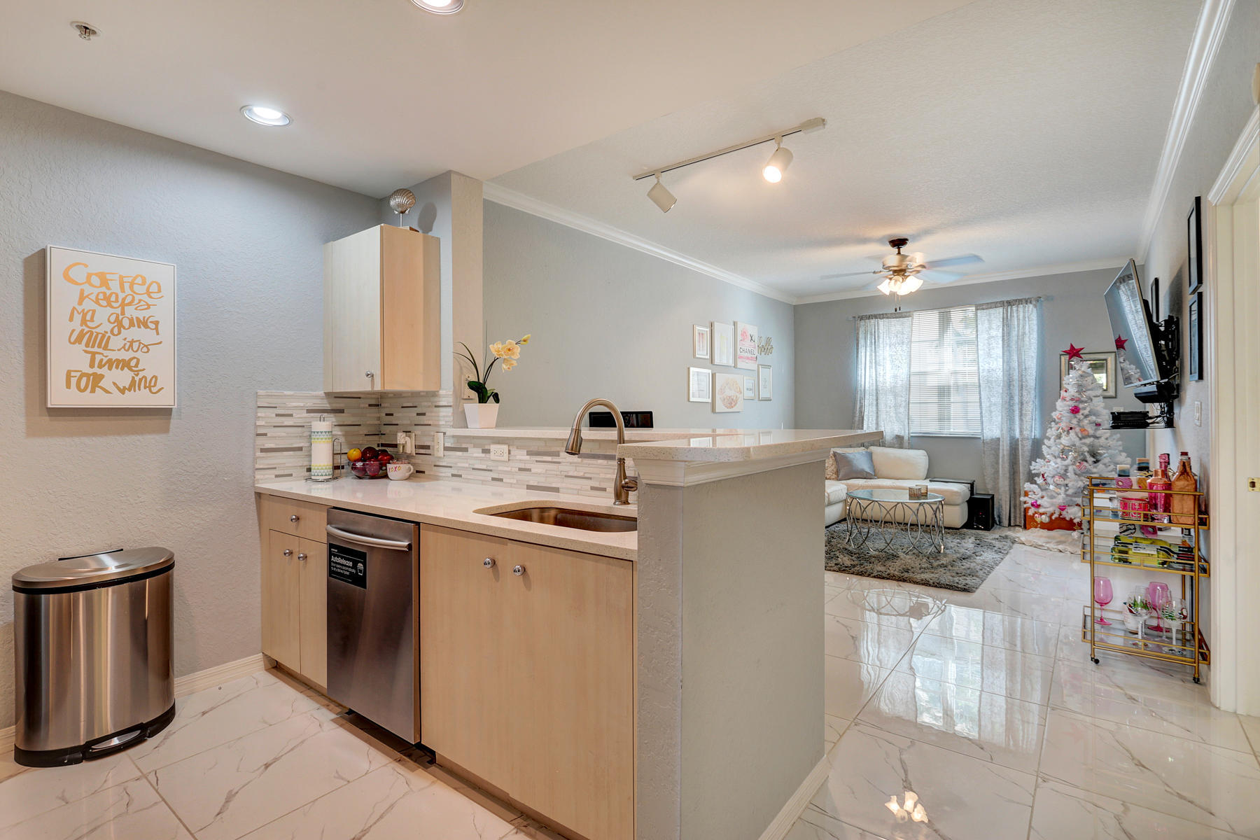 1803 North Flagler Drive, Unit 115 West Palm Beach, FL 33407 - Photo 2 of 42 Primary