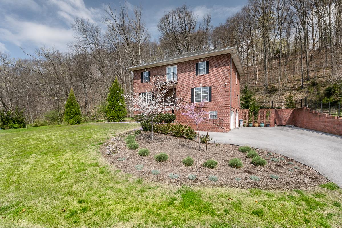 1128 Deer Lake Road Franklin, TN 37069 - Photo 3 of 27 Gallery Image 3
