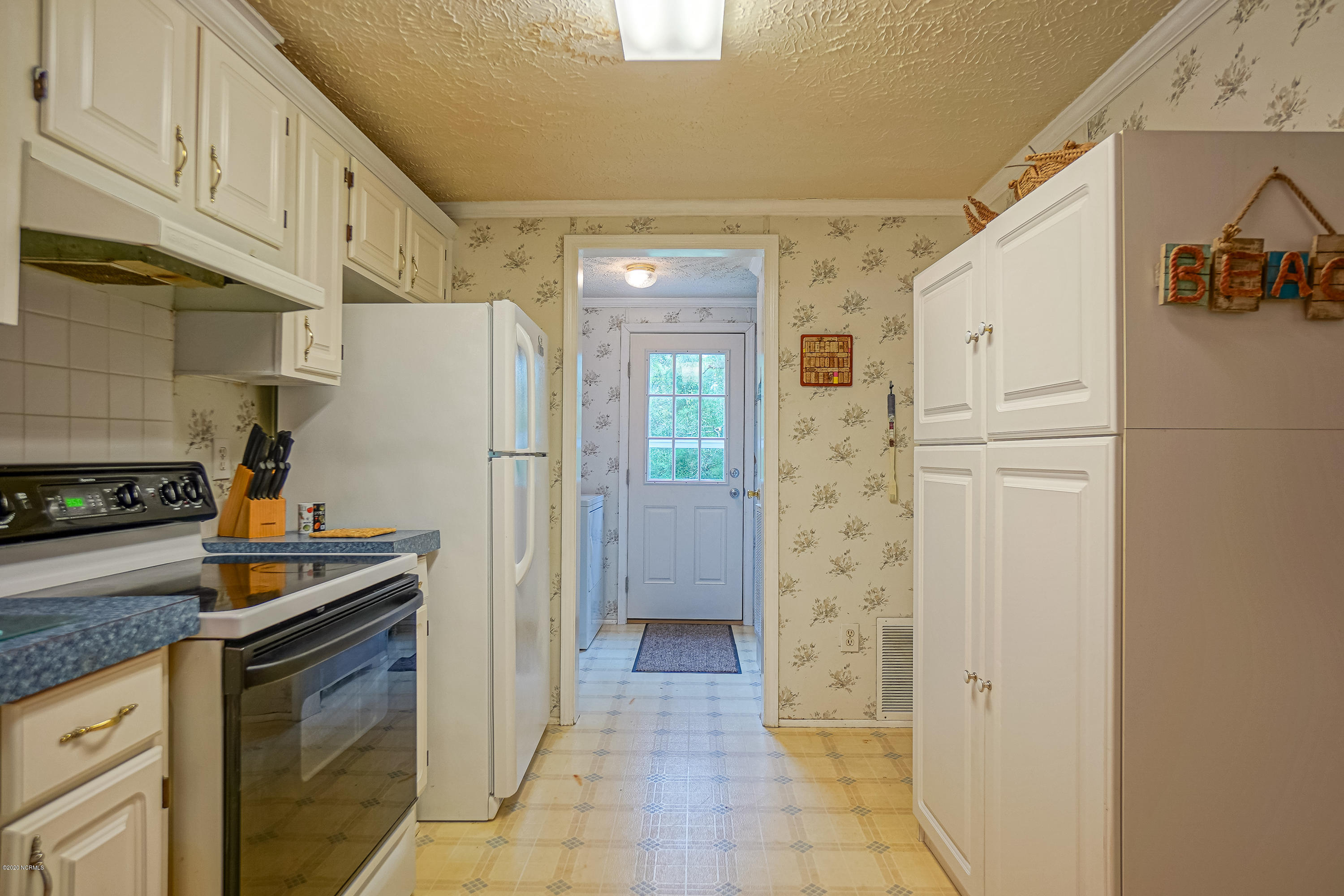 5468 Wren Road Southwest Ocean Isle Beach, NC 28469 - Photo 11 of 31 Kitchen