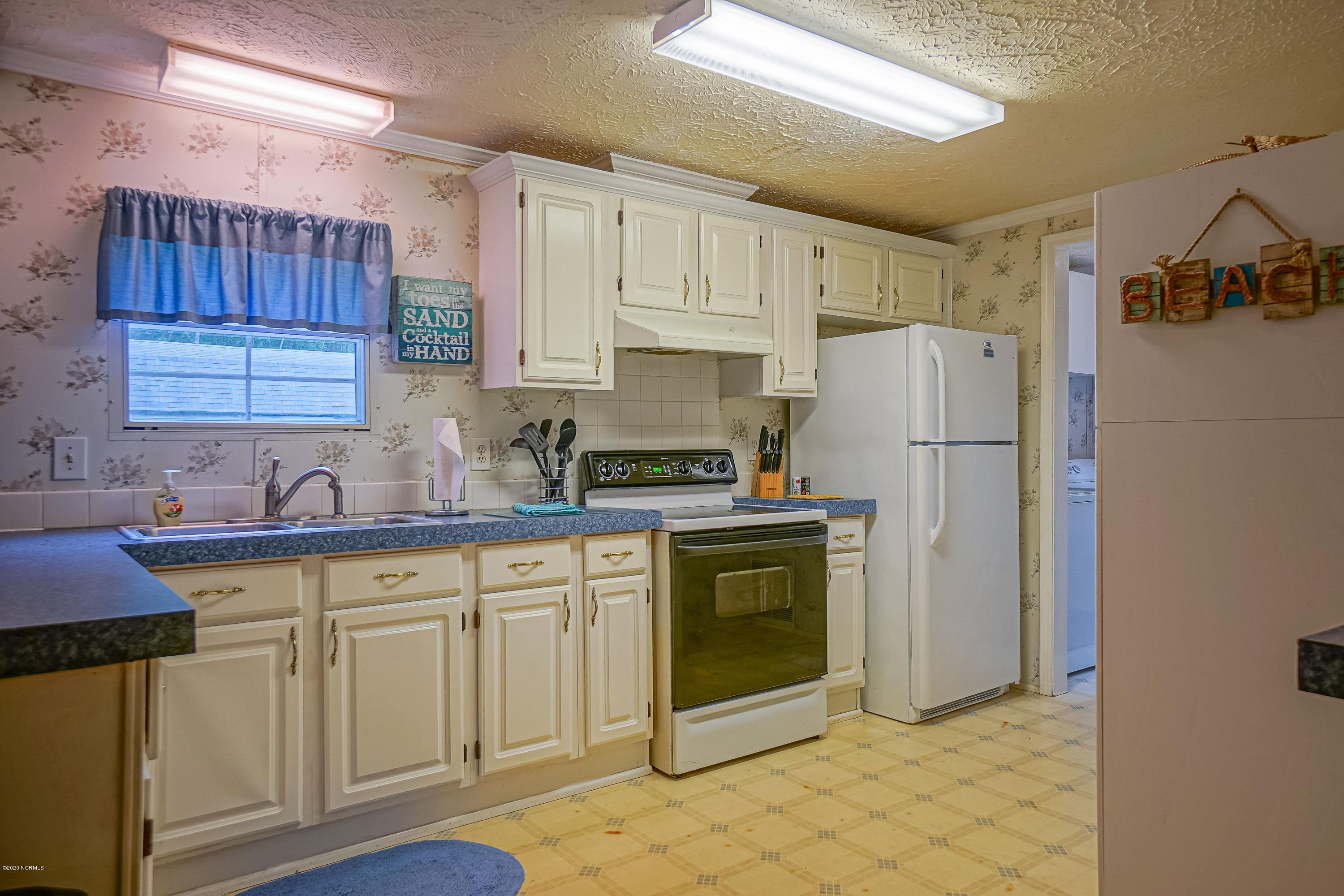 5468 Wren Road Southwest Ocean Isle Beach, NC 28469 - Photo 12 of 31 Kitchen