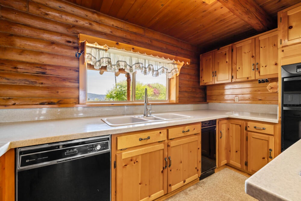 34840 Dawn Loop Chiloquin, OR 97624 - Photo 39 of 91 Kitchen