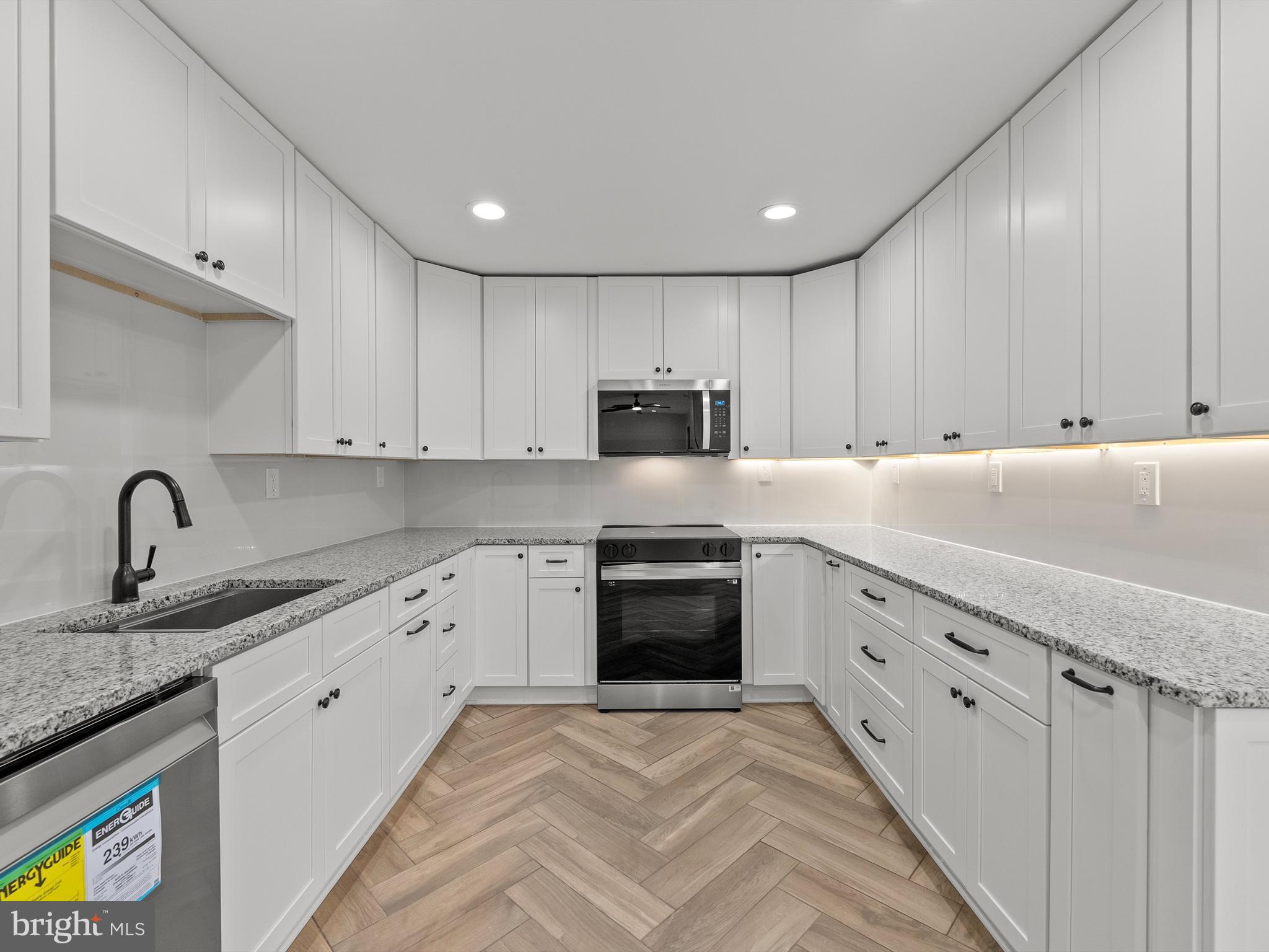 2852 Cedarest Road Fairfax, VA 22031 - Photo 13 of 40