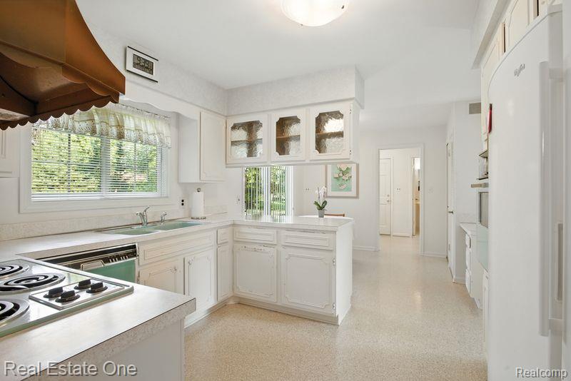 604 Longford Drive Rochester Hills, MI 48309 - Photo 14 of 39