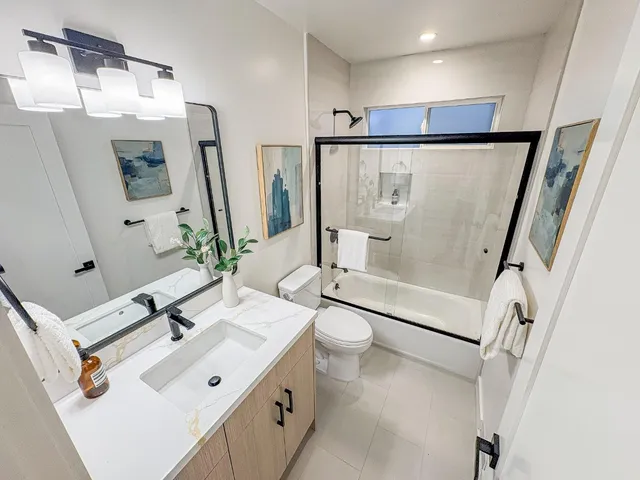 a view of a big room with closet and cabinet