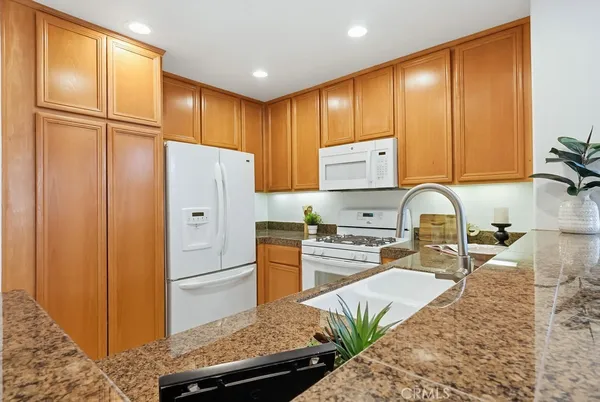 $860,000 | 13075 Pacific Promenade, Unit 115, Playa Vista, CA 90094