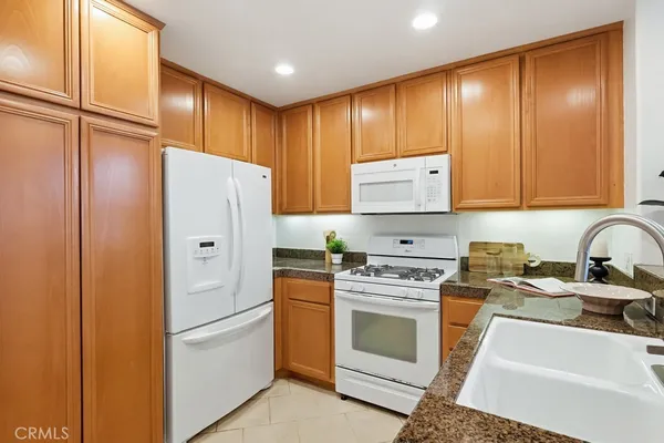 $860,000 | 13075 Pacific Promenade, Unit 115, Playa Vista, CA 90094