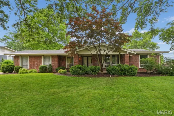 $539,000 | 414 Tamarack Drive, Ballwin, MO 63011