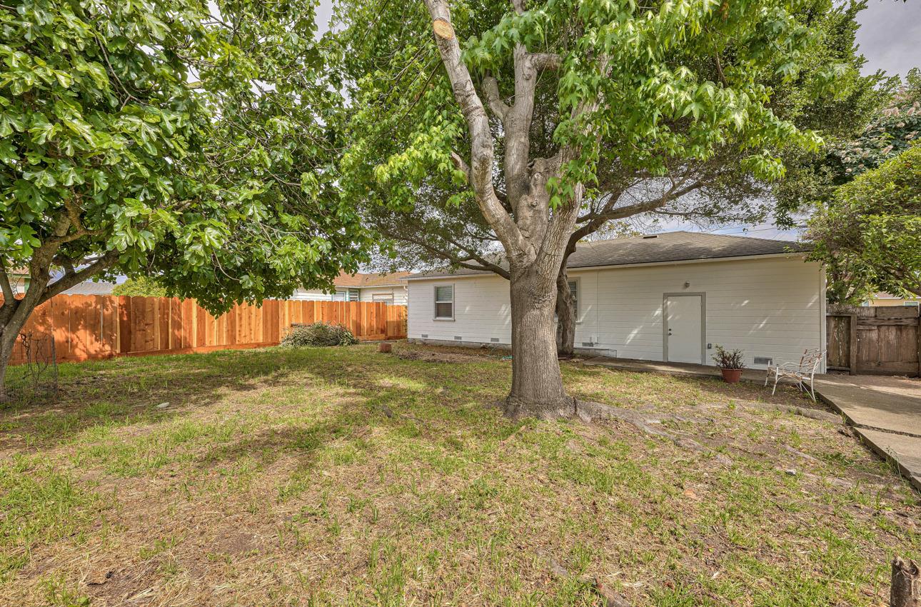 75 Mayfair Drive Salinas, CA 93905 - Photo 18 of 20 a view of a house with a tree in the background