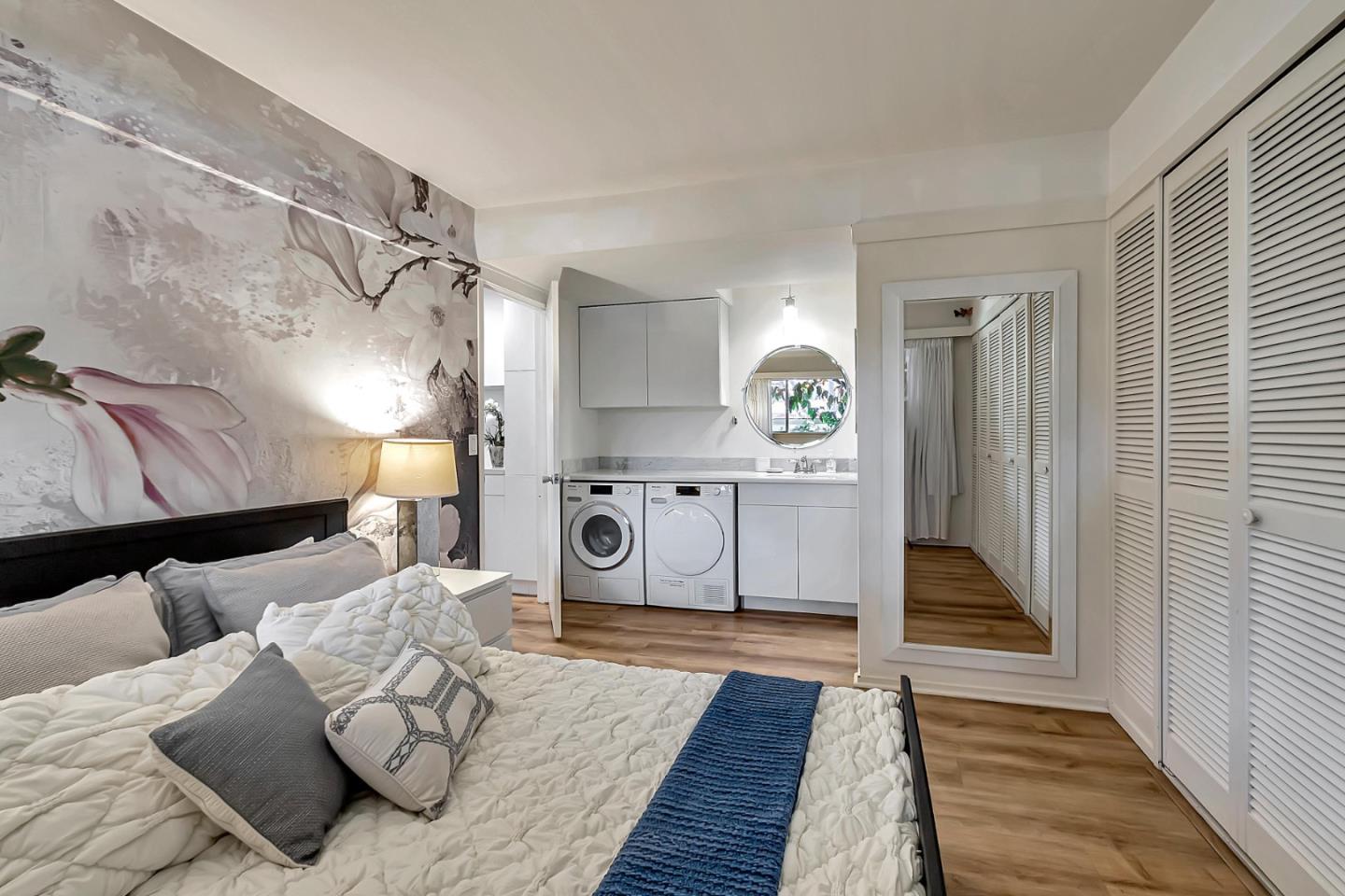 500 West Middlefield Road, Unit 71 Mountain View, CA 94043 - Photo 14 of 42 a living room with furniture and a rug