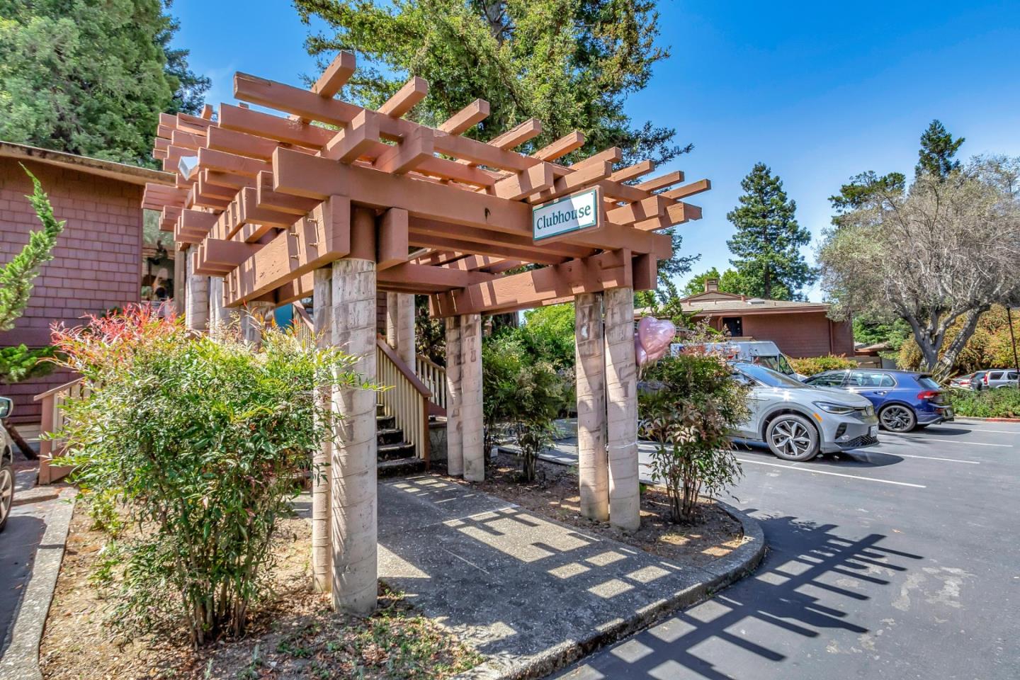 500 West Middlefield Road, Unit 71 Mountain View, CA 94043 - Photo 27 of 42 a front view of a building with garden