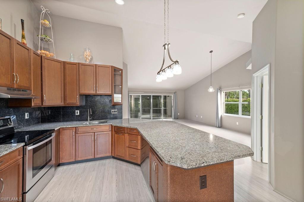7500 Cameron Circle Fort Myers, FL 33912 - Photo 4 of 31