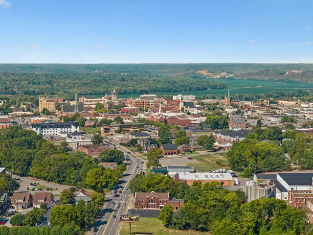 $2,000 | 409 South 11th Street, Clarksville, TN 37040