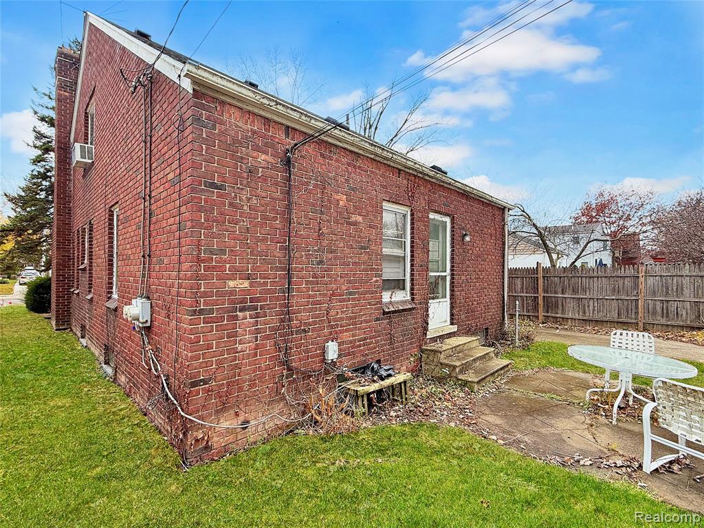 1768 Hampton Road Grosse Pointe Woods, MI 48236 - Photo 36 of 46