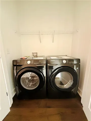 a close up view of washer and dryer