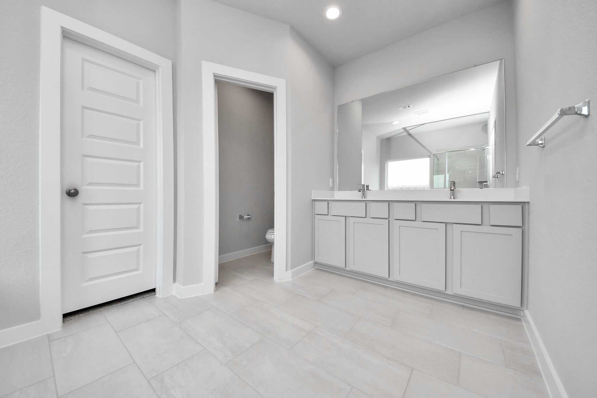 11122 Tulip Rdg Trail Houston, TX 77044 - Photo 21 of 34 a view of a kitchen with white cabinets