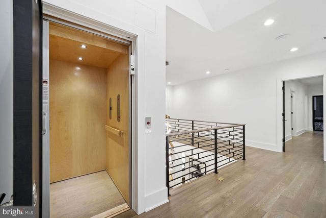 $3,300,000 | 7006 Hector Road, McLean, VA 22101