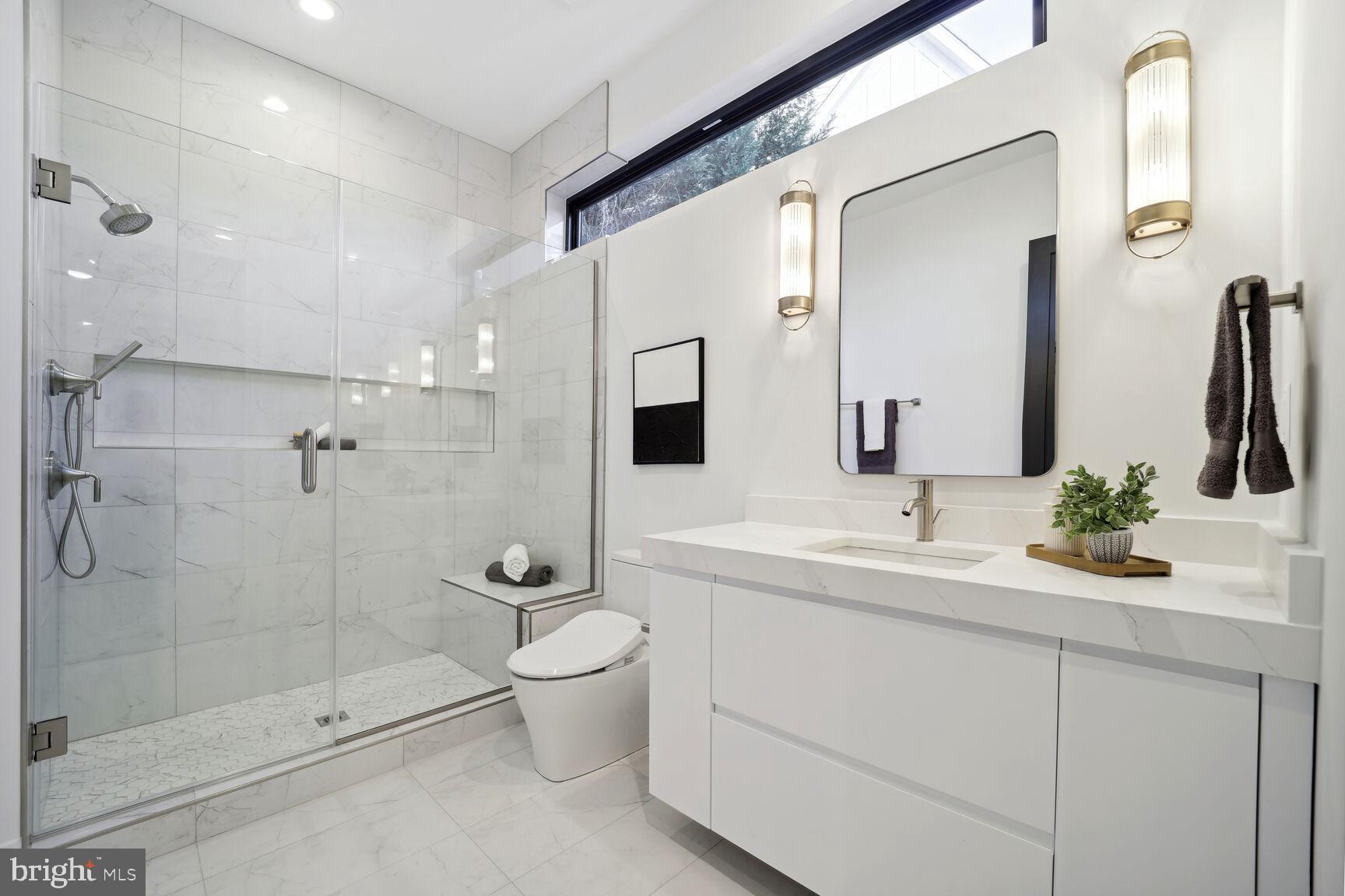 7006 Hector Road McLean, VA 22101 - Photo 7 of 50 Main level full bath