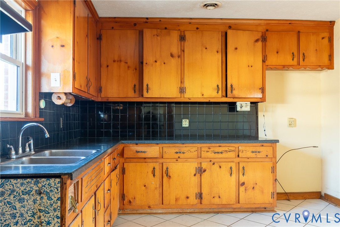 7958 Arnoka Road Mechanicsville, VA 23111 - Photo 4 of 23 a bathroom with a sink and a mirror