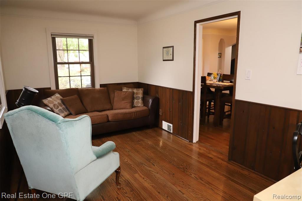 1864 Hawthorne Road Grosse Pointe Woods, MI 48236 - Photo 17 of 30
