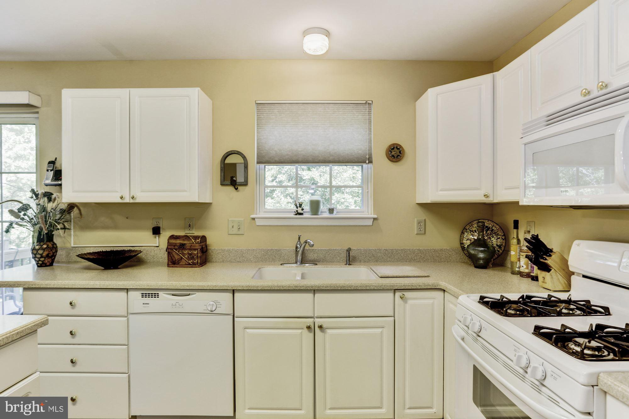 11118 Baskerville Road Reisterstown, MD 21136 - Photo 10 of 37 Eat-In Kitchen