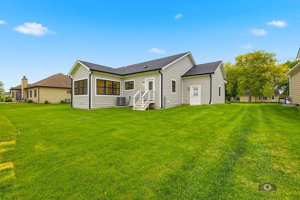 684 Schomer Road Aurora, IL 60505 - Photo 24 of 30