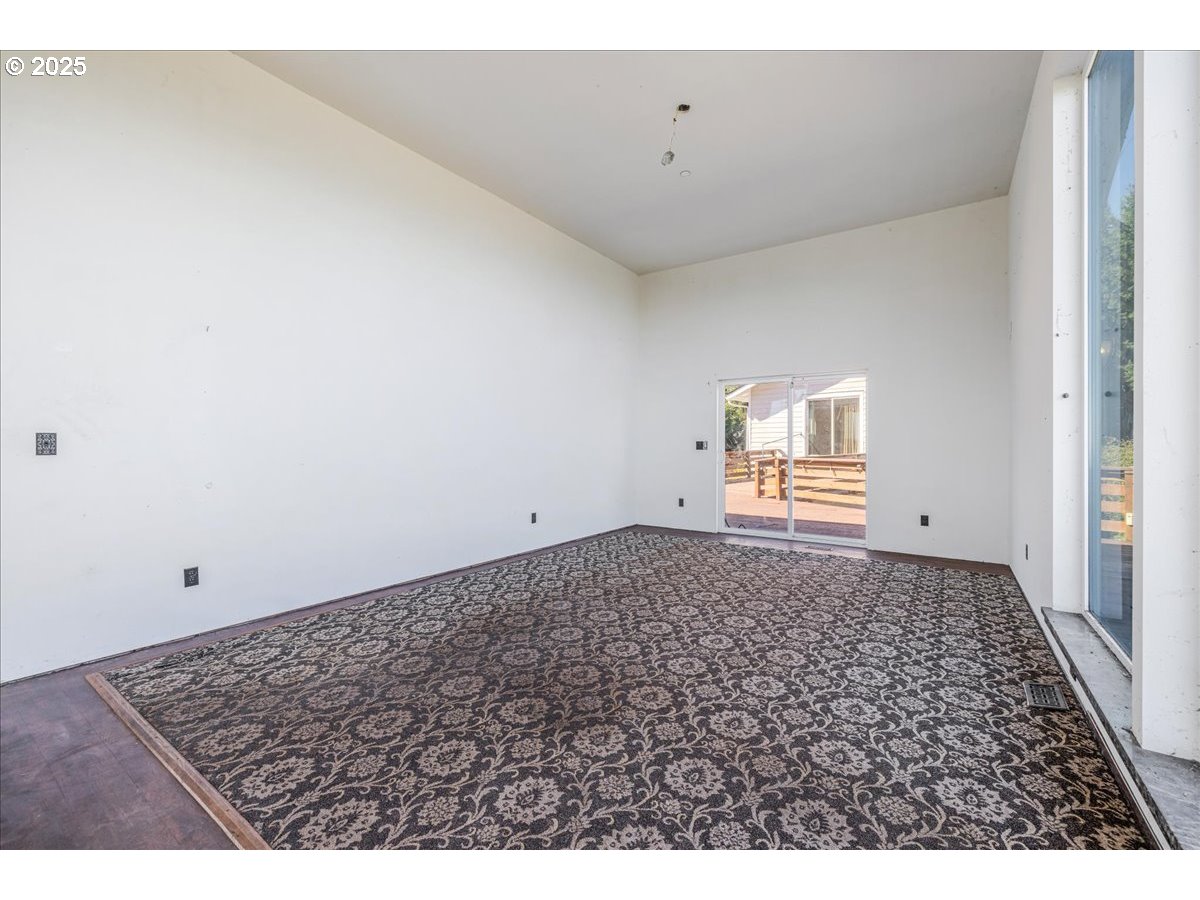 18925 Northeast Jaquith Road Newberg, OR 97132 - Photo 18 of 27 a view of a bedroom